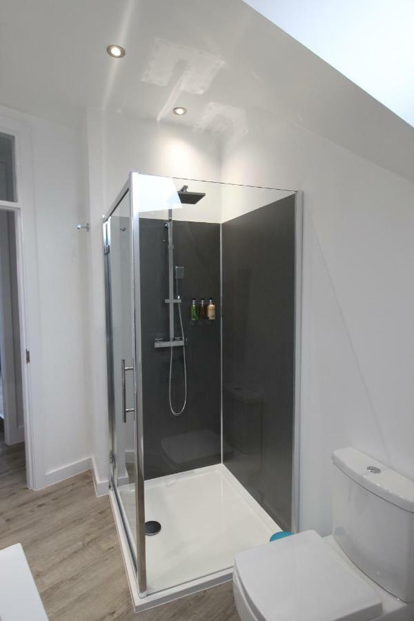 2 Serviced Apartments In Childwall-South Liverpool - Each Apartment Sleeps 6 Esterno foto